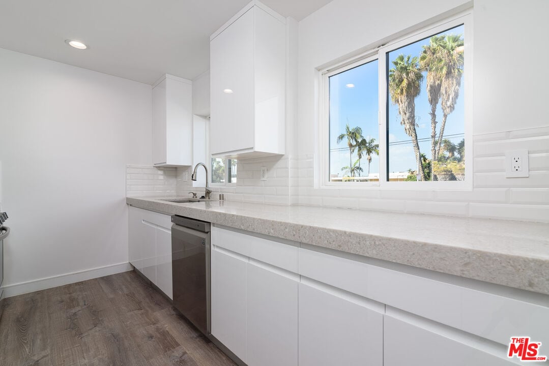 Primary Photo - 1310 W Valencia Dr