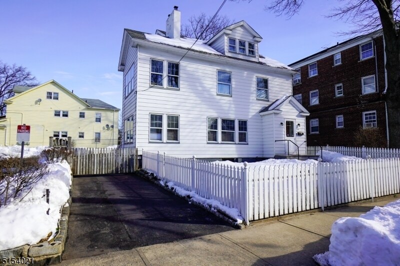 Foto principal - 327 Grafton Ave