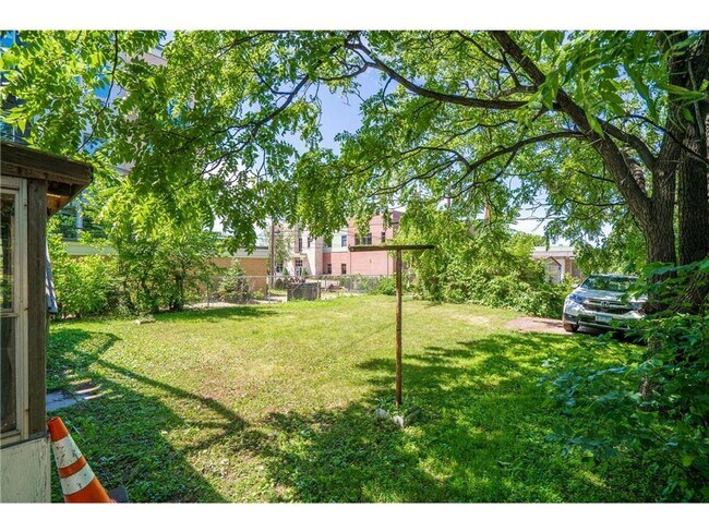 Foto del edificio - 1555 Carroll Ave