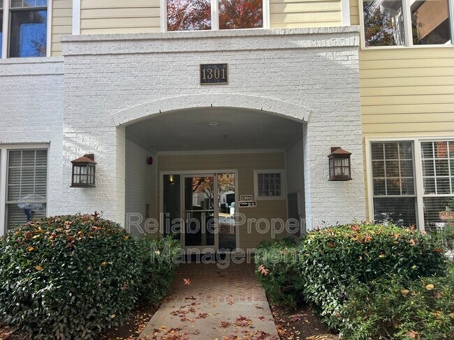 Foto del edificio - 1301 Durlain Dr