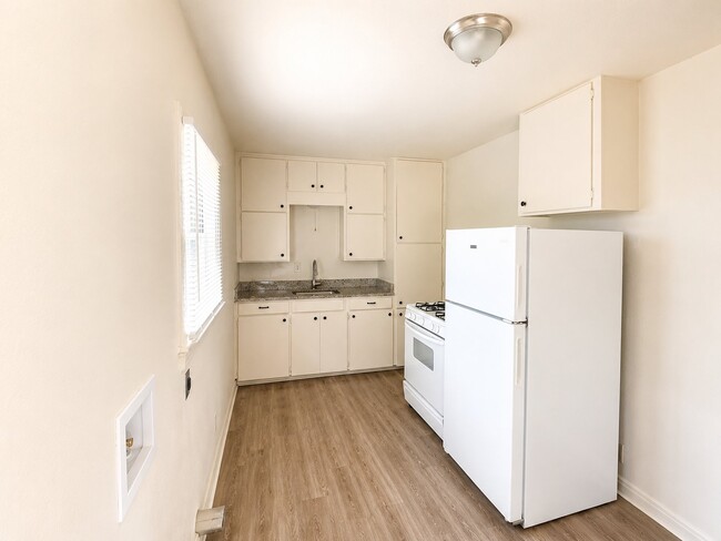 Building Photo - 300 Delmar Ct