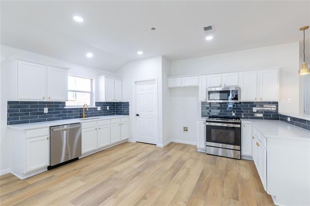 Foto del edificio - 924 Hidden Oaks Dr