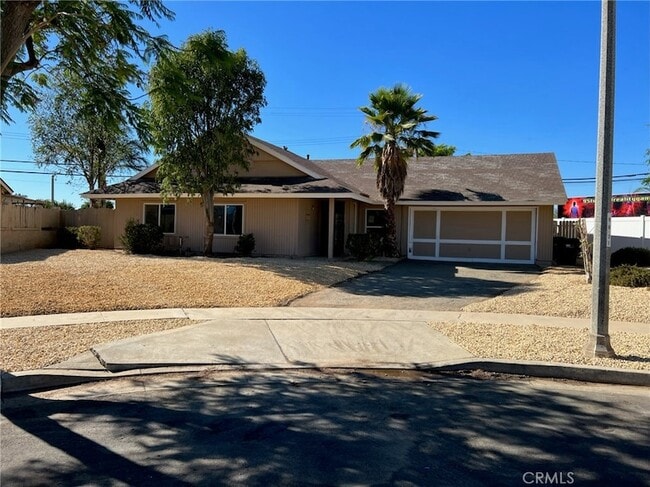 Building Photo - 421 Royal Cir