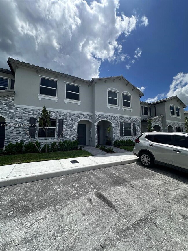 Foto del edificio - 1183 NW 1st Ter