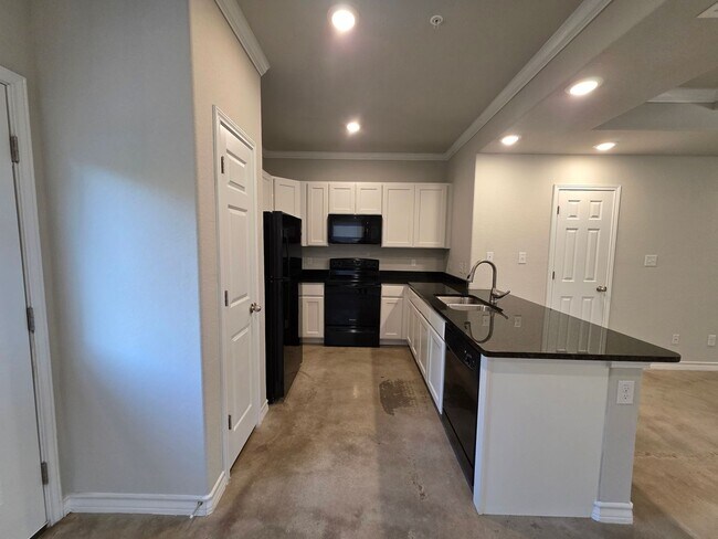 Building Photo - Town home for rent