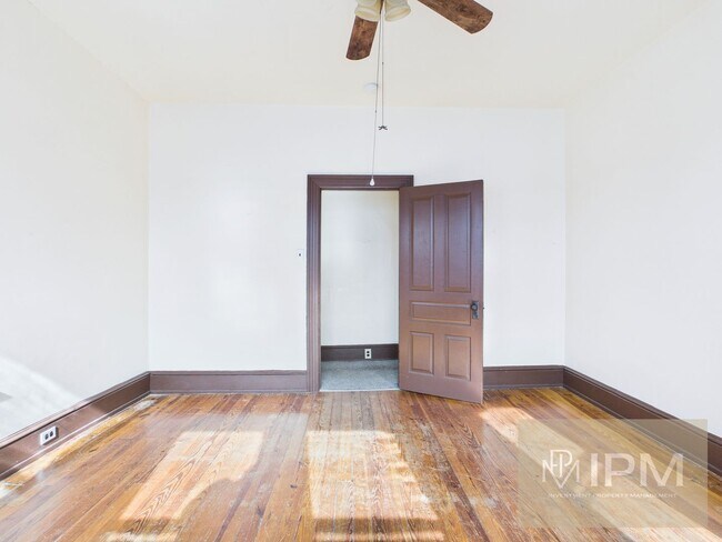 Foto del edificio - 24 N Main St