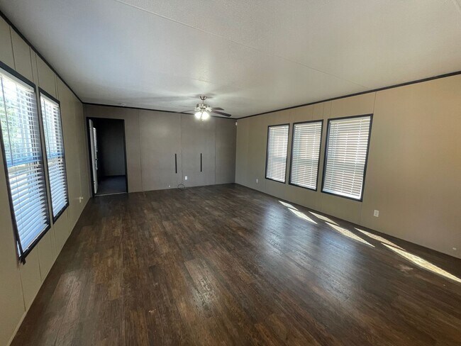 Foto del edificio - 211 W Hebert Rd