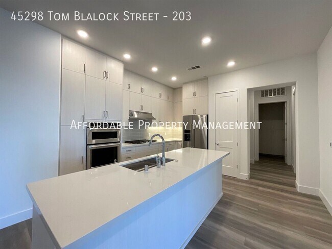 Foto del edificio - 45298 Tom Blalock St