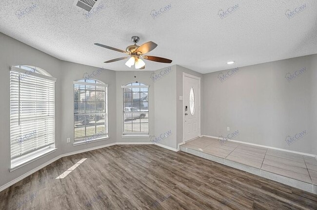 Building Photo - 1371 Honeysuckle Ln