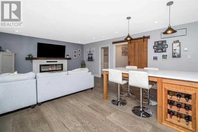 Building Photo - 107 Main St N