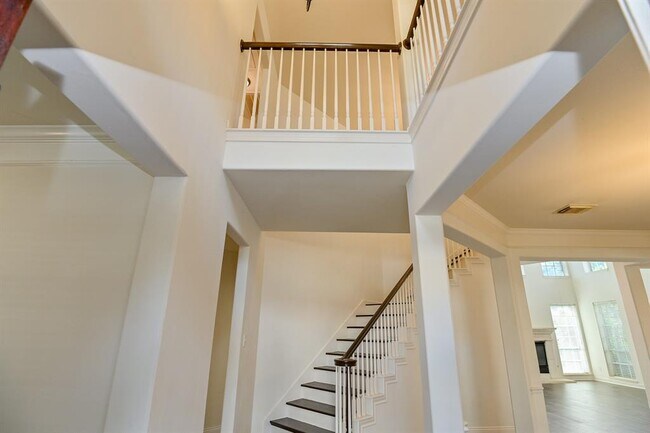 Building Photo - 1603 Lakeside Enclave Dr