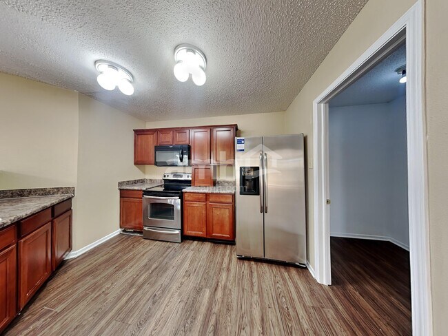 Foto del edificio - 15204 Clear St