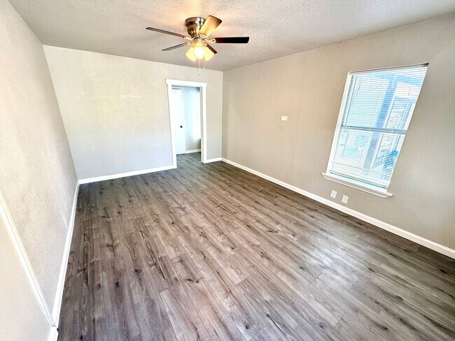 Foto del edificio - **APPLICATION RECEIVED** **MOVE IN SPECIAL...