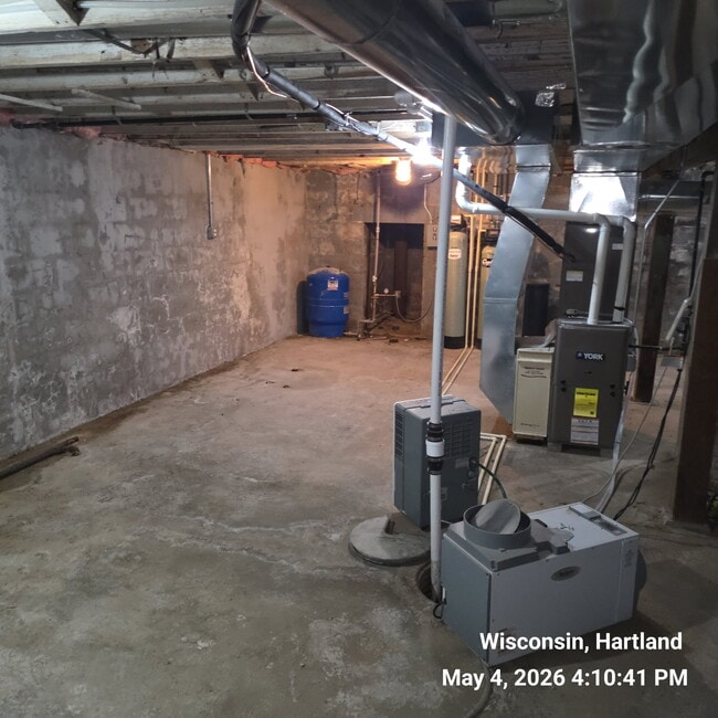 Full basement - W287N8408 Center Oak Rd