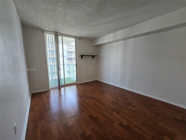 Foto del edificio - 5085 NW 7th St