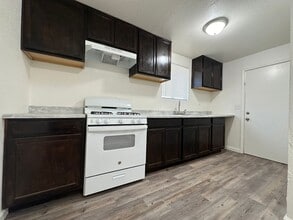 Building Photo - 616 5th St