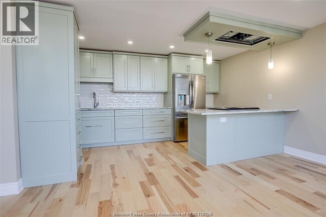 Building Photo - 111 Riverside Dr E