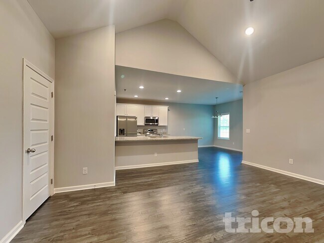 Building Photo - 1008 Cyril Dr
