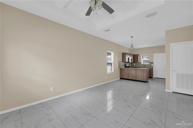 Building Photo - 16 Carlisle Ave