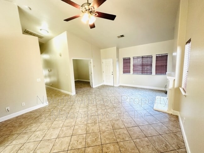 Building Photo - 296 N Shelly Ave