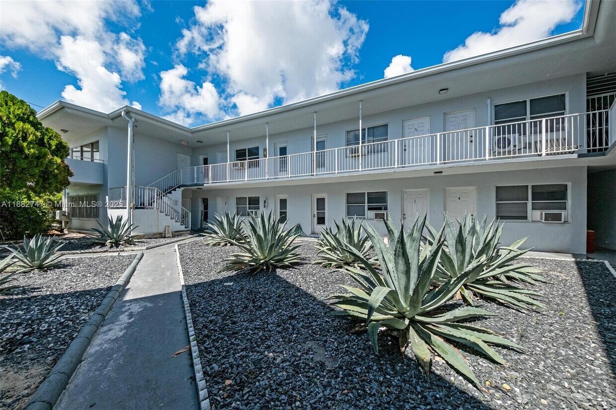 Foto principal - 7271 Gary Ave