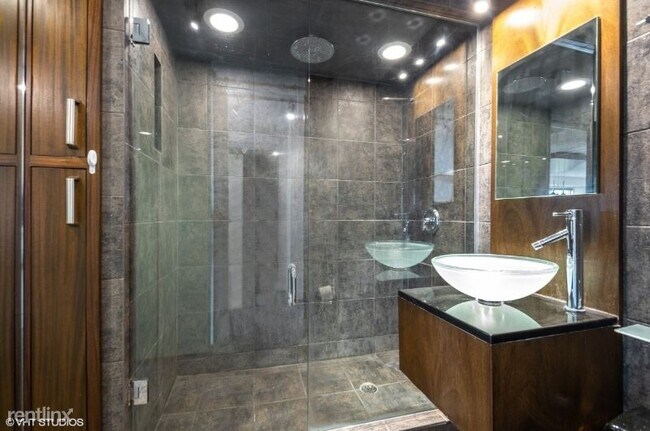 Foto del edificio - 3950 N Lake Shore Dr