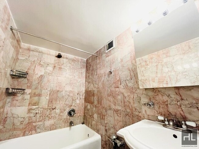 Building Photo - Christopher Street