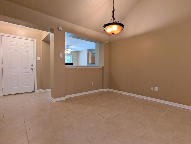 Foto del edificio - 3815 Maple Dr