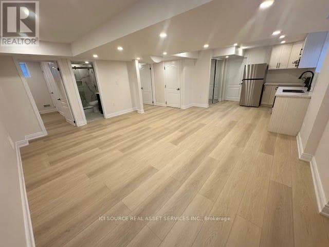 Building Photo - 198 Camellia Cres