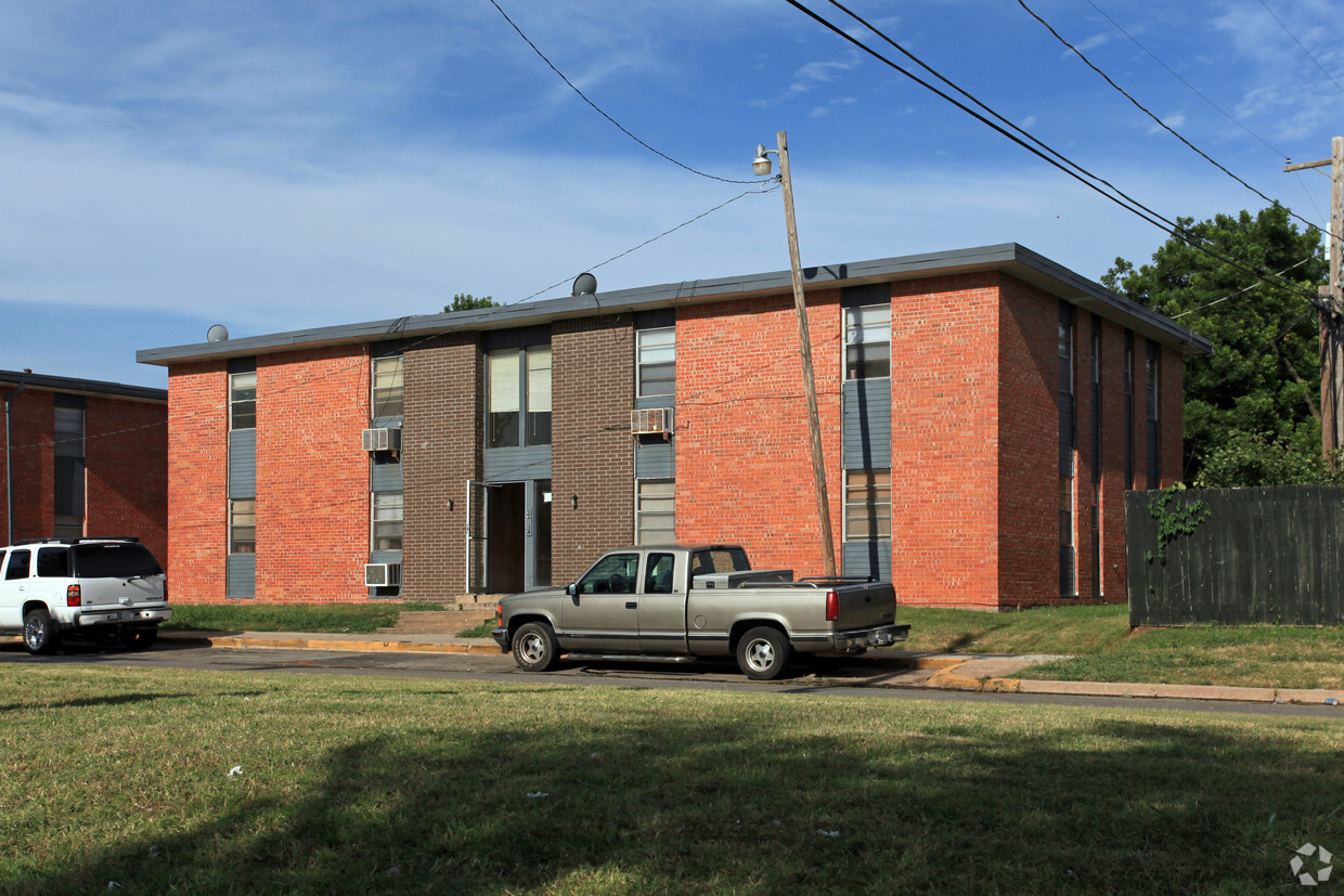 Building Photo - 2301 NW 18th St