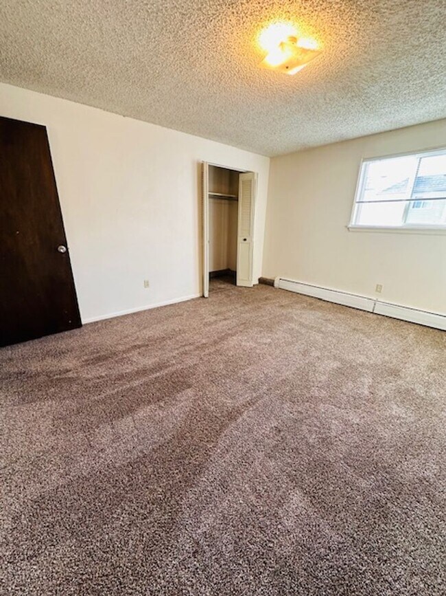 Foto del edificio - Available Now!!!