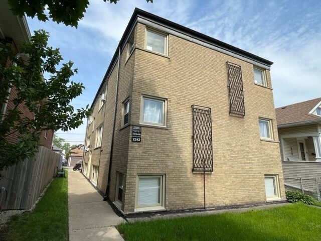 Foto principal - 2242 73rd Ave