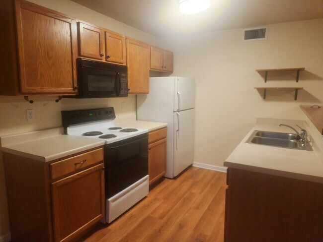 Building Photo - 7101 Sunset Ridge Ct