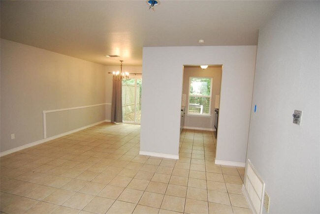Building Photo - 8 Redberry Ct