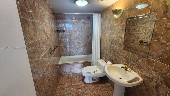 Building Photo - 1301 NE Miami Gardens Dr