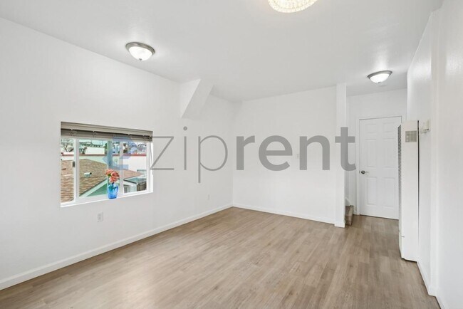 Foto del edificio - 2204 E 24th St