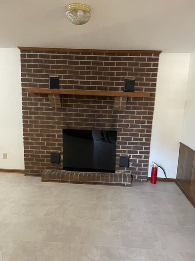 Building Photo - SINGLE FAMILY HOME