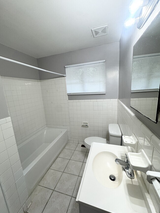 Foto del edificio - 1523 Canterbury Rd