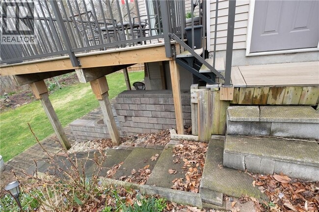 Building Photo - LOWER-442 WOODS Lane