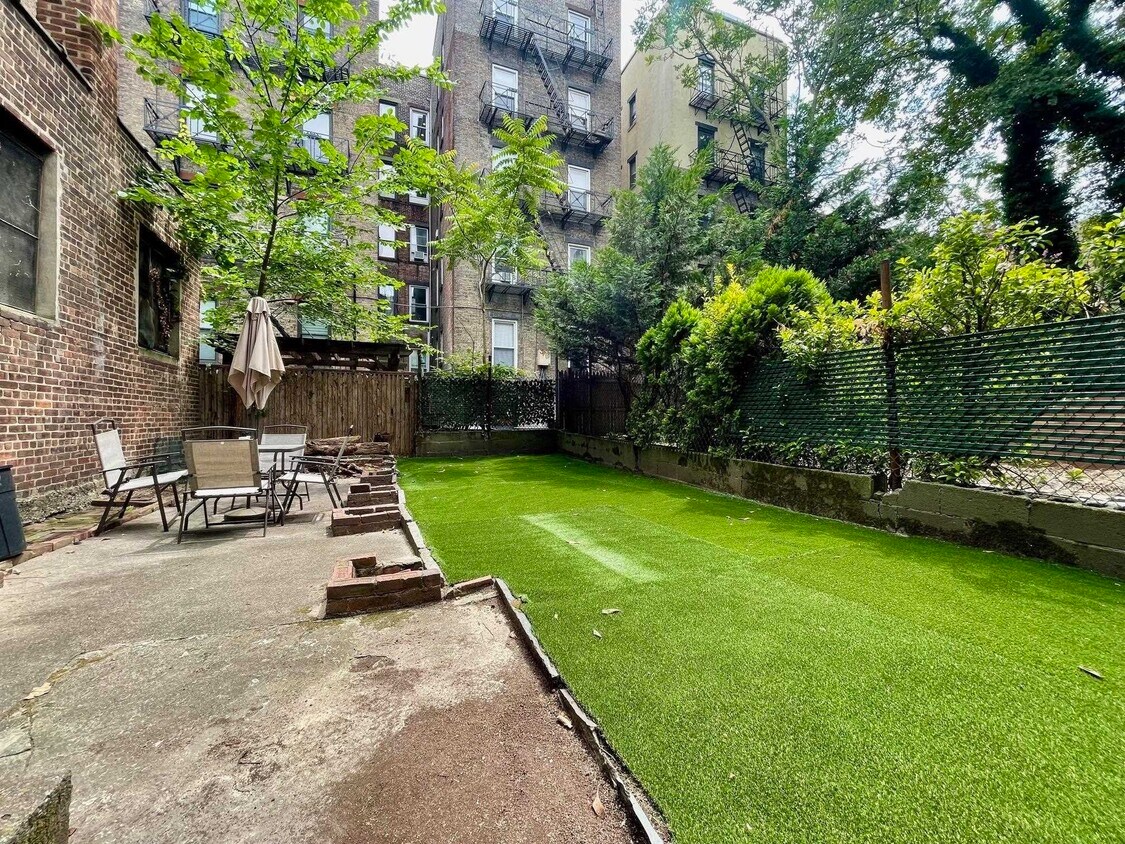 Foto principal - 1035 Washington St
