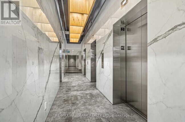 Building Photo - 161-1161 Roehampton Ave