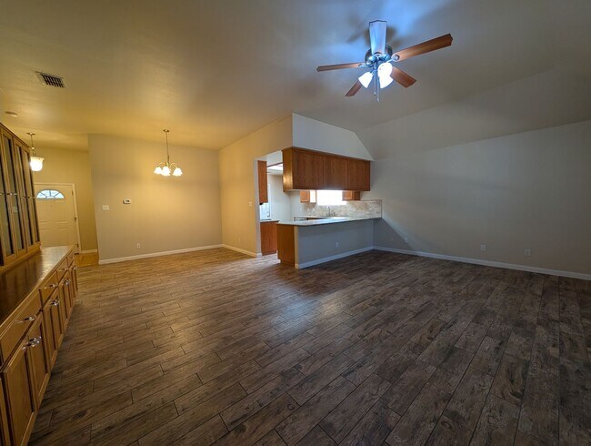 Foto del edificio - Live Close to Kraft Park /  Lots of Storag...