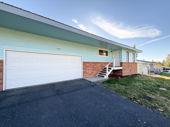 Building Photo - 1721-1723 Dawn