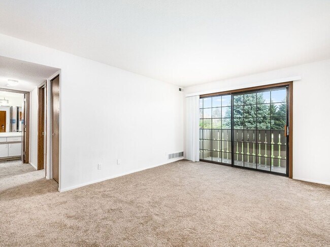 Building Photo - Tanglewood Apartments