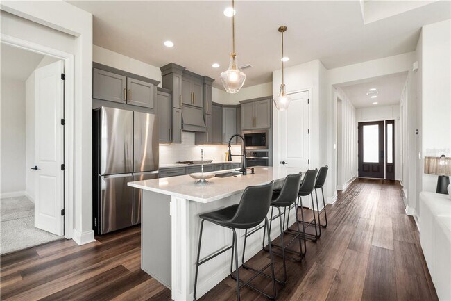 Building Photo - Gorgeous 3/2 in Oakmont!!!