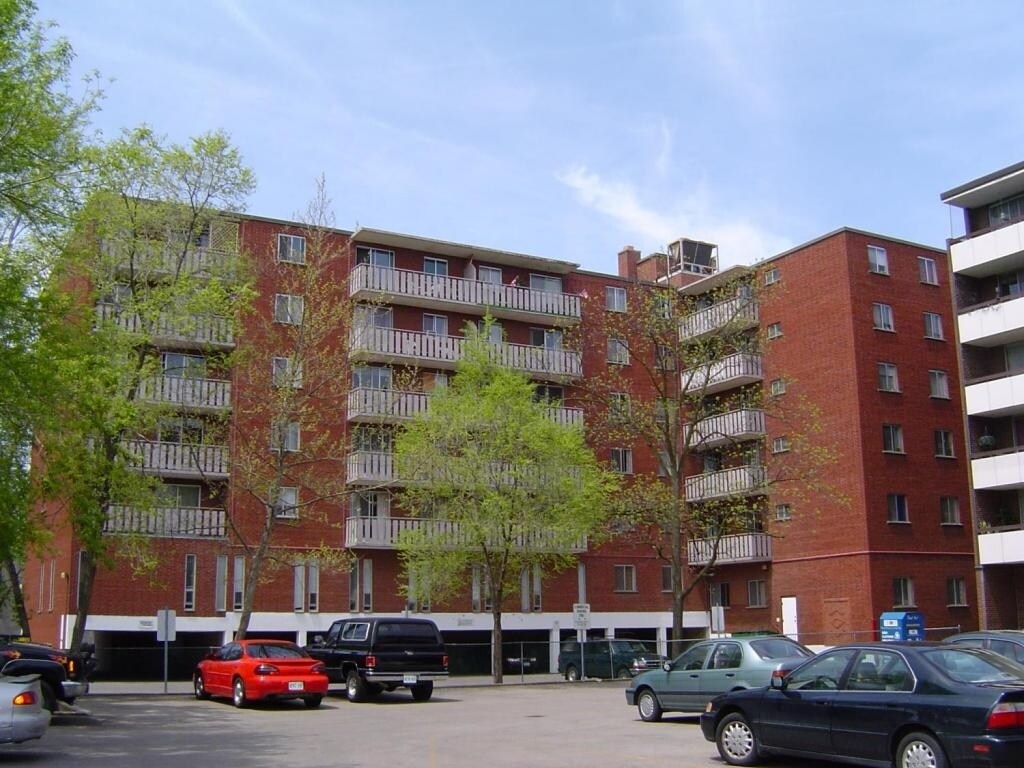 Dundas Medical Apartments 30 King St E Dundas, ON