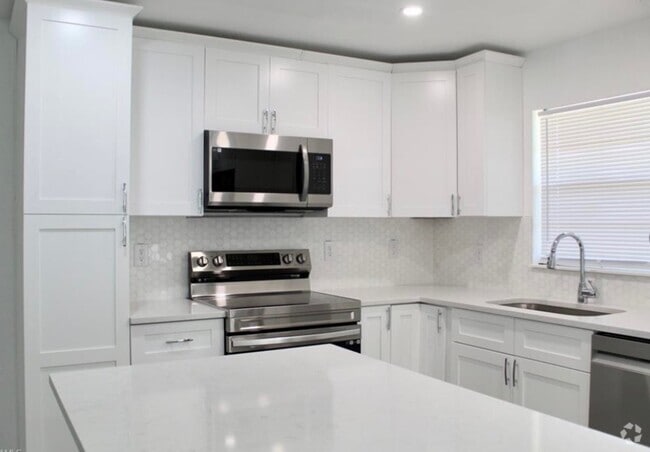 Building Photo - 3680 Gasparilla St