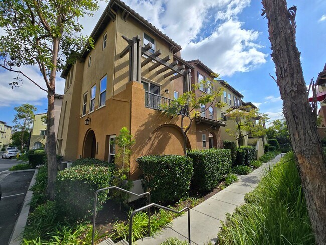 Foto del edificio - Luxury Tri-Level Townhome – Terraces at Es...