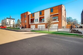 Building Photo - 1931 N Prairie Ave