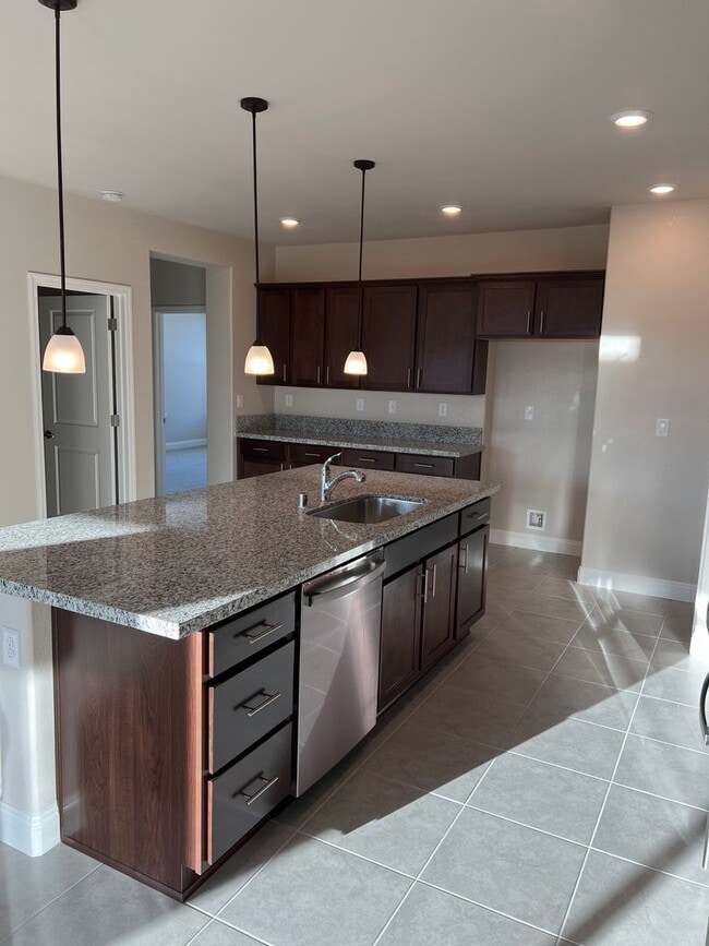 Building Photo - Newer home  in Spanish Springs